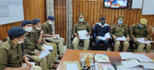 पुलिस उपमहानिरीक्षक देवीपाटन परिक्षेत्र गोण्डा डा0 राकेश सिहं द्वारा शिविर कार्यालय गोण्डा में परिक्षेत्रीय जनपदों के अधिकारी/