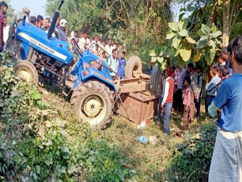 बलरामपुर में बरही संस्कार के लिए माता मंदिर जा रहे श्रद्धालुओं से भरी ट्रैक्टर ट्रॉली पलटी। एक श्रद्धालु की मौत, 5 जख्मी।