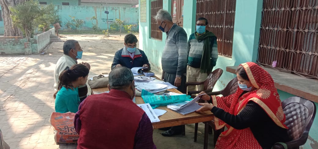 तहसीलदार खैर ने विधानसभा संक्षिप्त पुनरीक्षण 2020 के अंतर्गत किया विभिन्न बूथों का ताबड़तोड़ निरीक्षण।