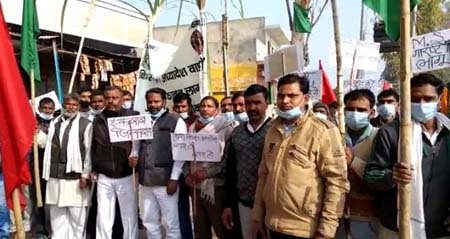 राया कृषि कानून के विरोध में किसानों ने किया प्रदर्शन