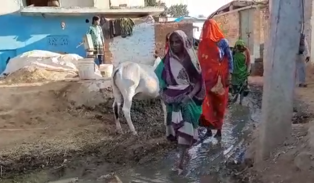 सरकार की योजनाओं से वंचित है ग्रामीणवाशी, प्रधान करता है धांधली