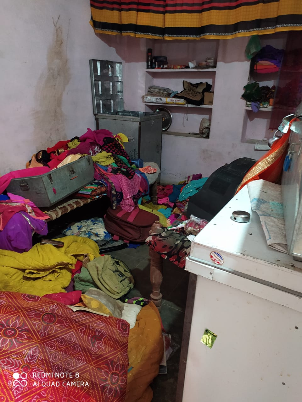 स्लग कुराबड़ थाना क्षेत्र में बीती रात अज्ञात बदमाशों ने रोड़दा गांव में लूट की वारदात को अंजाम दिया। 