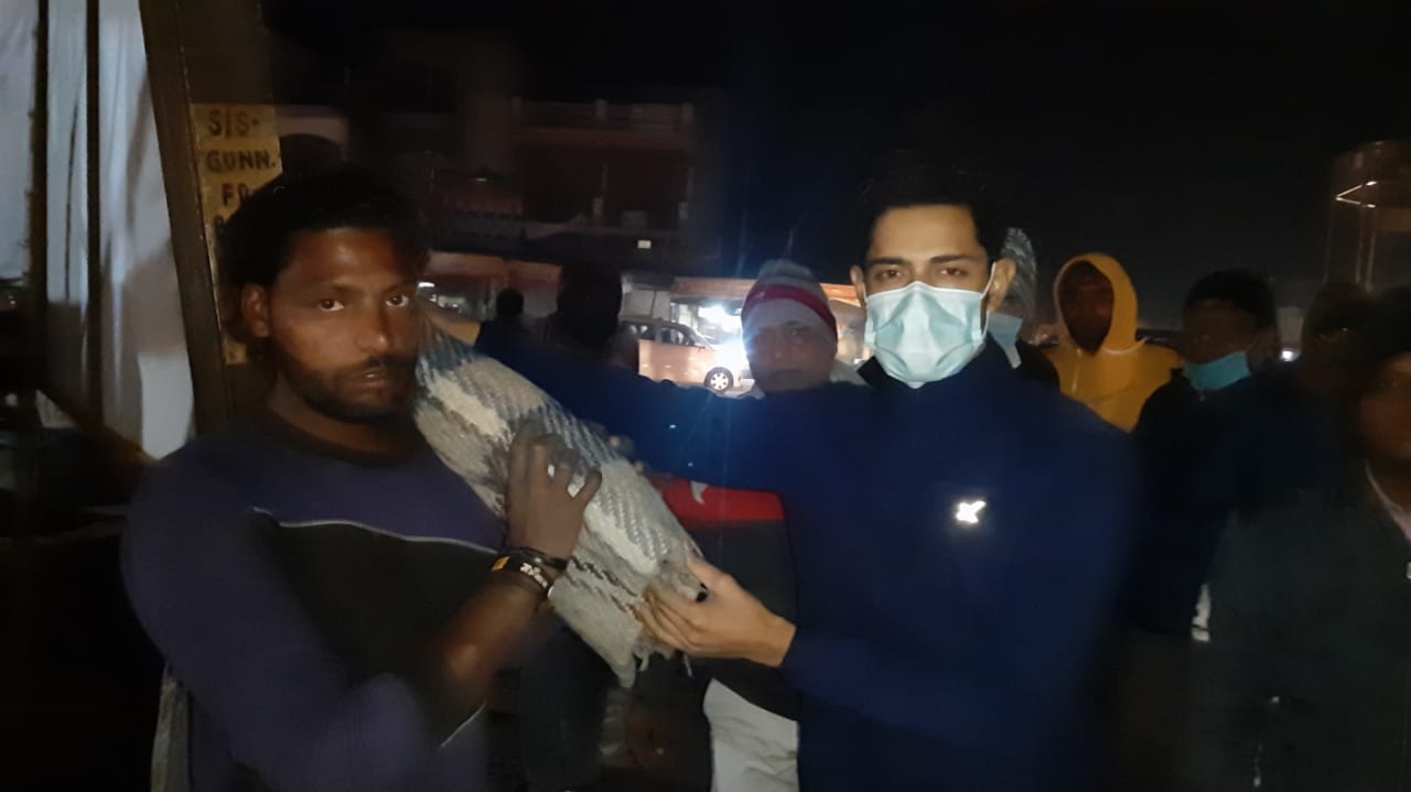उप जिलाधिकारी गुन्नौर महोदय के निर्देशन में तहसील गुन्नौर क्षेत्र में अलाव 