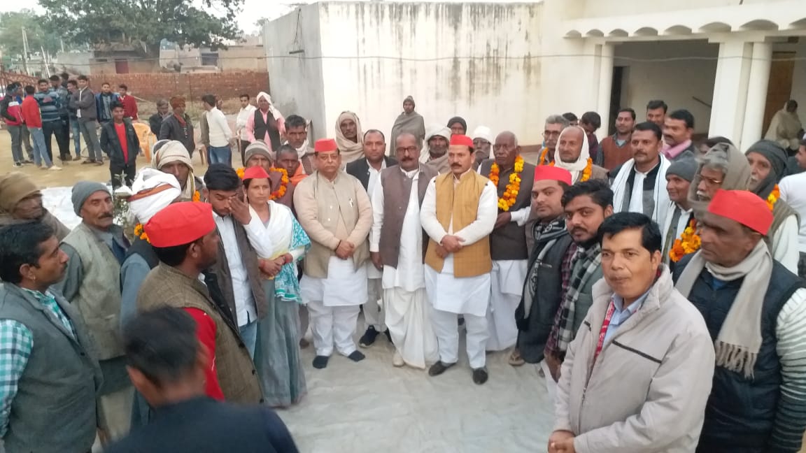 किसान आंदोलन के समर्थन में समाजवादी पार्टी ने किसान सभा का आयोजन किया