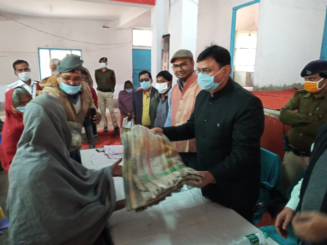 गरीबों की सेवा से बढ़कर कोई सेवा नहीं:जिला पदाधिकारी