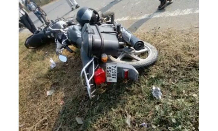 एन.एच. 110 पर किंजर के समीप दो बाइकों की टक्कर,दो युवक जख्मी