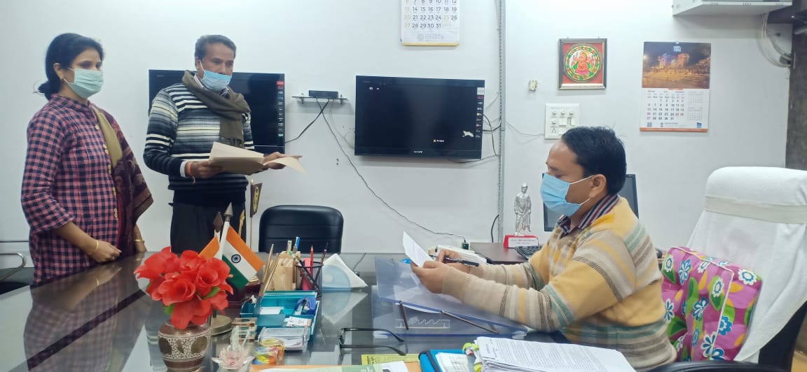 जेठ ने फर्जीवाड़ा कर बनवाई विरासत, न्याय पाने के लिए दर-दर भटक रही विधवा बहू