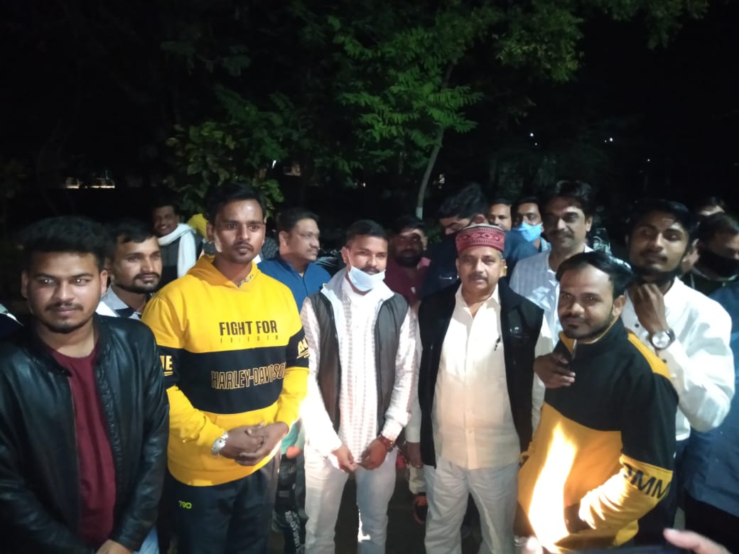 पूर्व गृहमंत्री ने प्रवास के दौरान मनावर में काँग्रेस पदाधिकारियो ओर  कार्यकर्ताओ से मुलाकात की 