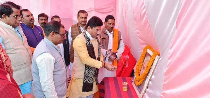 Bjp के विधायक पहुंचे समुदायक केंद्र का उर्घटन करने 