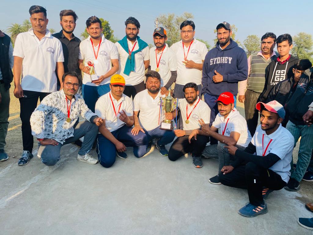सलूम्बर पटेल समाज  की टीम ने कप पर किया कब्जा