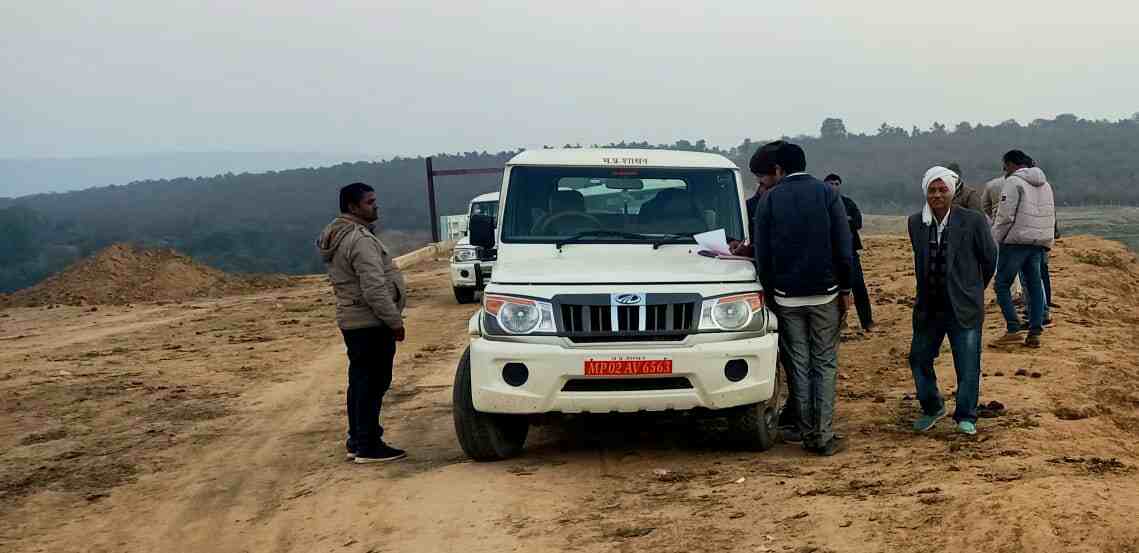 खनिज निगम के साथ माइनिंग की त्यौंथर जवा में रेत भंडारण पर तड़बतोड कार्यवाही*