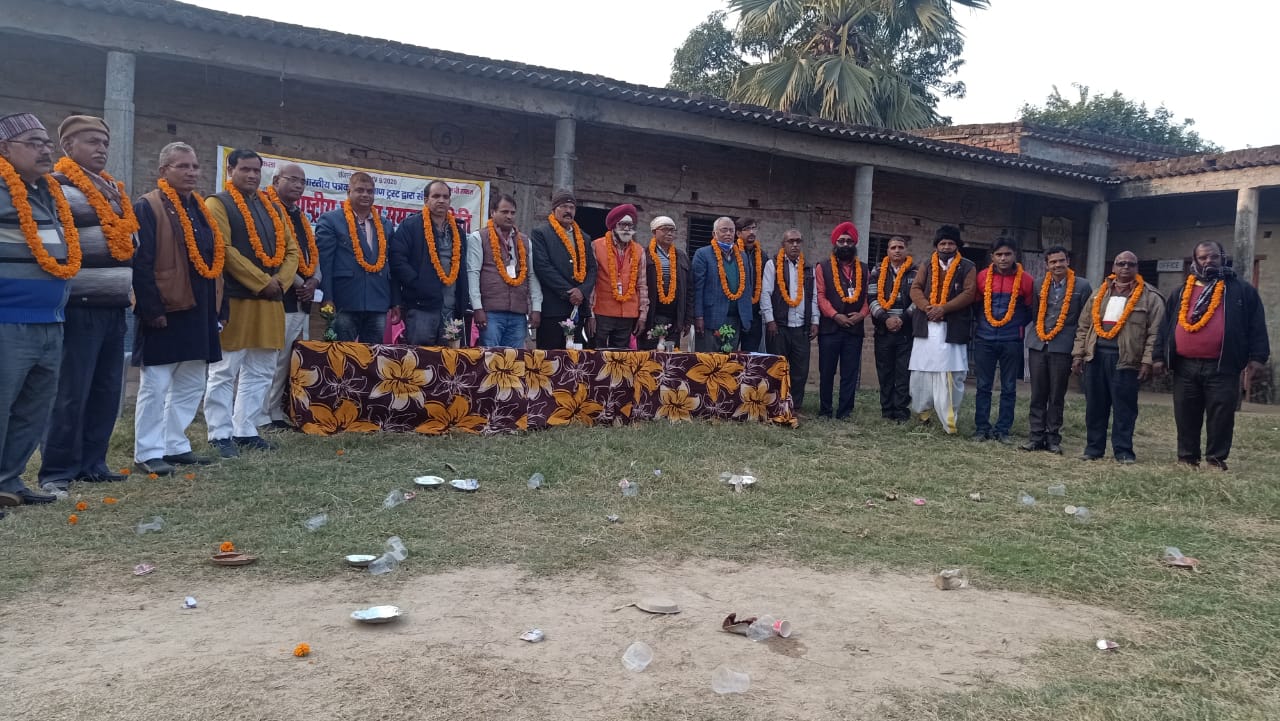 रुद्रपुर देवरिया पत्रकार राजाराम गुप्ता के  सम्मान में आई एम जे सीसीएस की बैठक