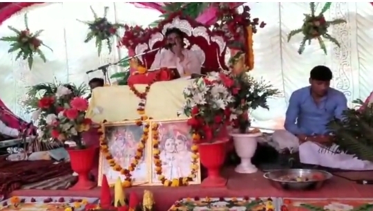 गोरेघाट में संगीतमय भागवत में झूम उठे श्रृद्धालु   जीवन जीने की कला सिखाती है भागवत: पं.राजू पाण्डेय 