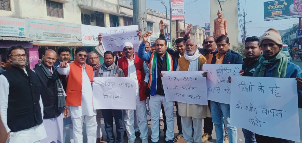  दलित प्रजाति के लोगों ने निकाला देवरिया में रैली