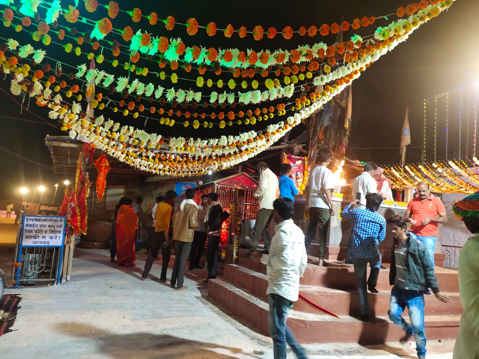 बुलेट बाबा के नाम से जाने पहचाने धार्मिक स्थान ओम बन्ना मंदिर पर