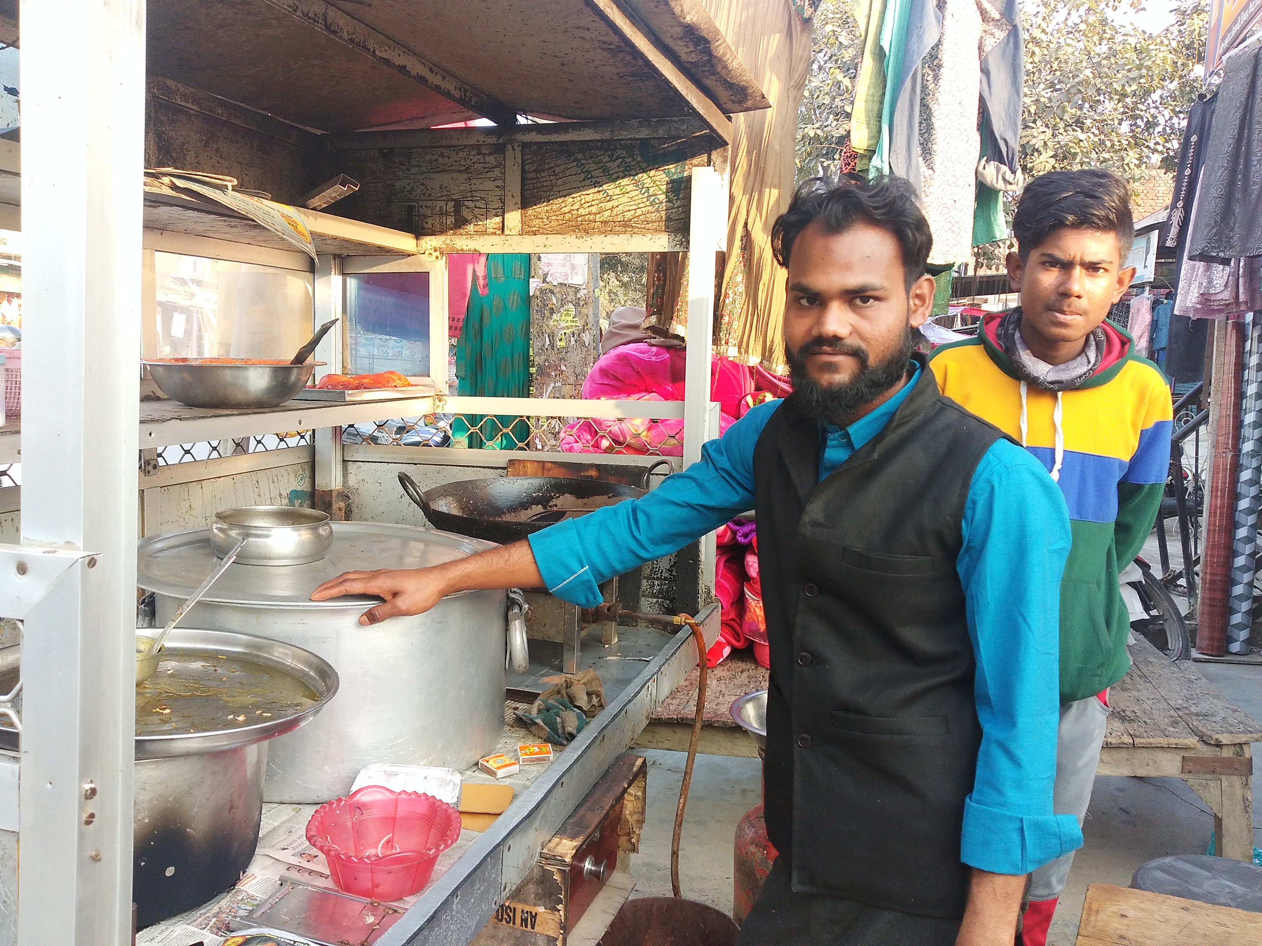 बिरयानी खाने वाले ने बिरयानी वाले का मोबाइल किया चोरी