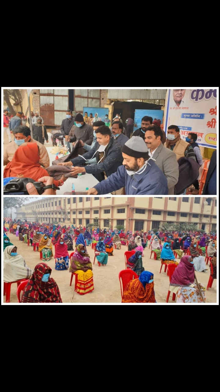 समाजसेवी मोहन अग्रवाल द्वारा आयोजित कार्यक्रम में डीएम व एसपी ने कम्बल तथा आलू बांटे