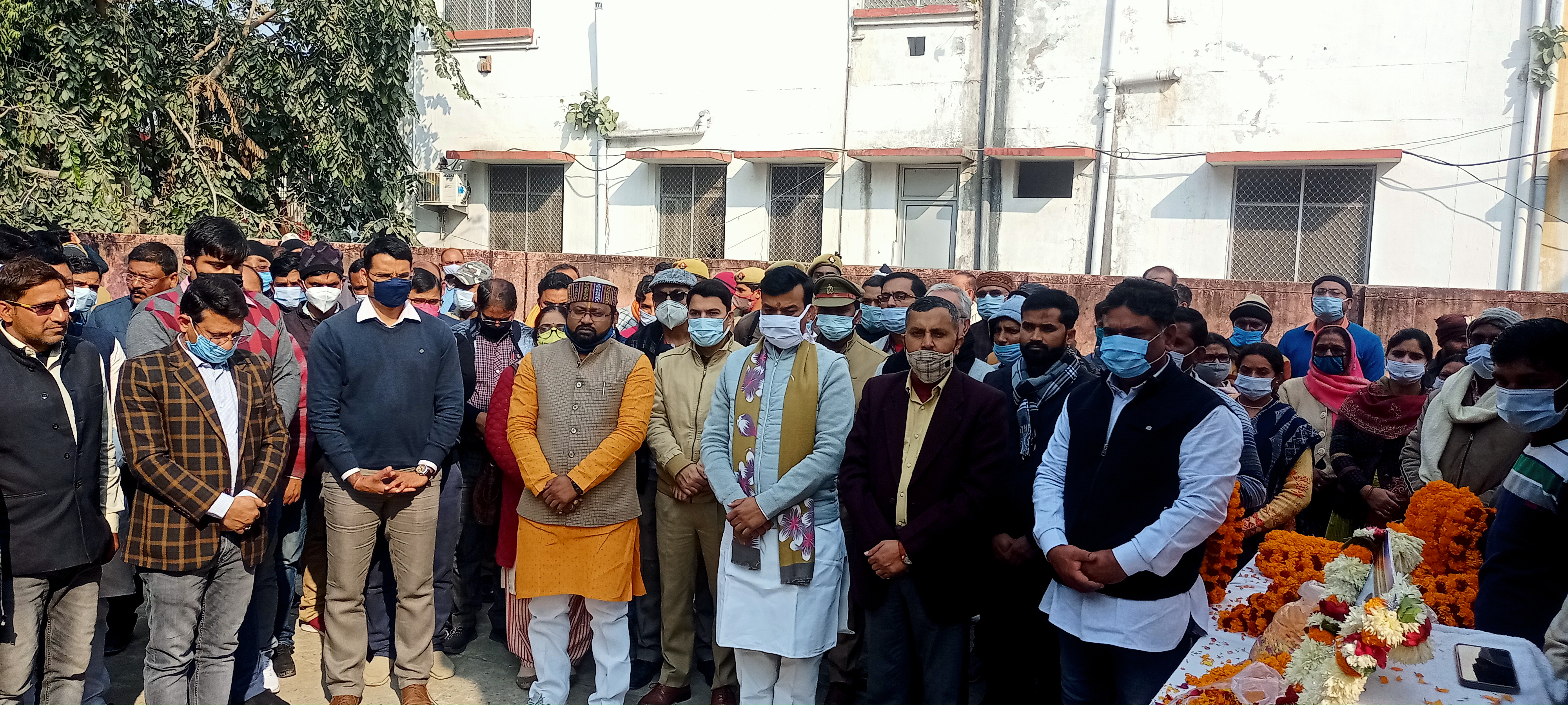 बलिया सीएमओ जितेंद्र पाल सिंह की हुई कोरोना से मृत्यु, पहुंचे डीएम एसपी राज्यमंत्री
