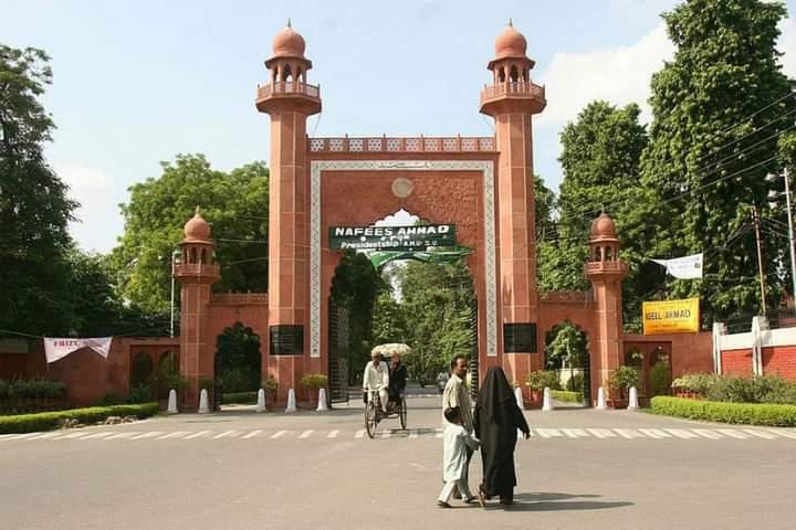 अलीगढ़ मुस्लिम यूनिवर्सिटी का बैंक खाता सीज, प्रशासन ने बताई इस कार्रवाई की वजह