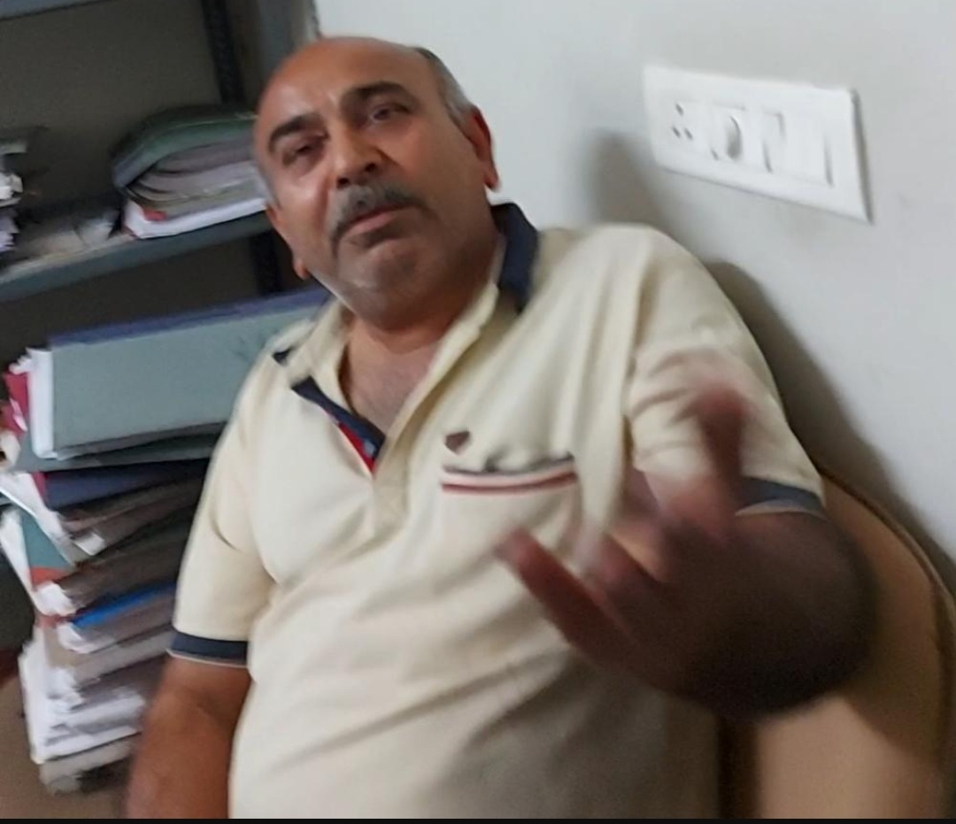 गोधरा खनन विभाग के क्लर्क को एसीबी ने 5 लाख रुपए नकद के साथ गिरफ्तार किया था