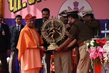 सीएम ने पीएसी दिवस समारोह के अवसर पर लगी प्रदर्शनी का अवलोकन किया