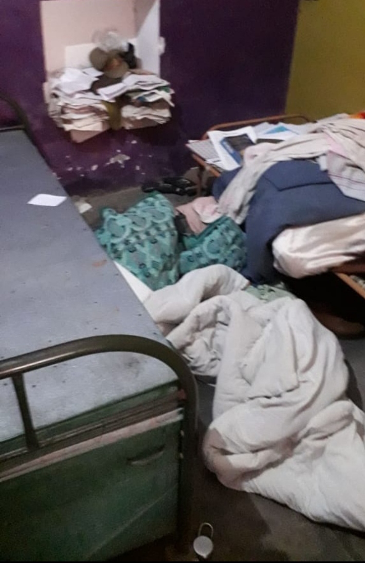 खैर कोतवाली से महज चन्द कदमो की दूरी पर चोरी, दरौगा के बन्द कमरे मे चोरो ने दिया चोरी की घटना को अंजाम।