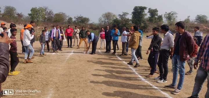 क्षेत्र भ्रमण के दौरान महाराजपुर विधायक हुए कई कार्यक्रमों में शामिल