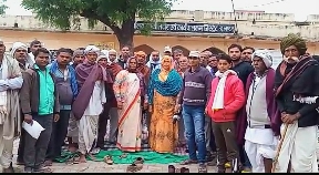 बजरी के अवैध वाहनों पर देखने को मिली पुलिस की  कार्यवाही, मात्र औपचारिकता पूरी कर बिना एक्शन के छोड़ी 5 ट्रैक्टर- ट्रालियां