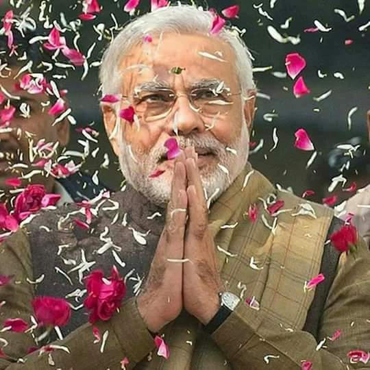 गुजरात, हिमाचल के रुझानों से गदगद बीजेपी, PM ने दिखाया विक्ट्री साइन