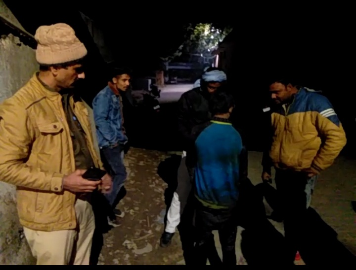 मुरादाबाद , कटघर थाना क्षेत्र में खुले पड़े नाले में नशे की हालत में बाइक लेकर अचानक गिरा युवक रेस्क्यू चलाकर कांस्टेबल ने बचाई जान कराया जिला अस्पताल म