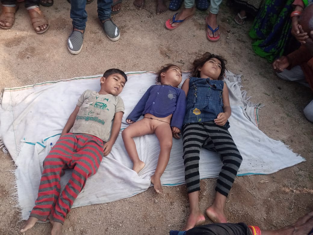 एक ही परिवार के तीन बच्चों की तलैया में डूबने से हुई मौत। घटना थाना गढ़ी मलहरा थाना क्षेत्र के उर्द् मऊ की है।