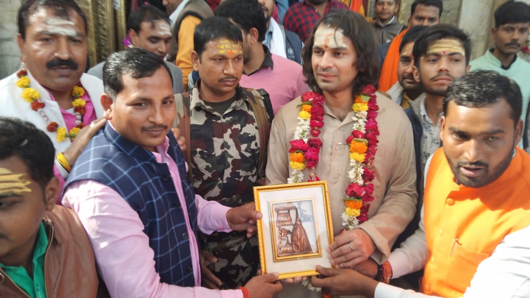विधायक तेज प्रताप सिंह यादव वाराणसी से पूजा कर अपनी कार से लौटेंगे