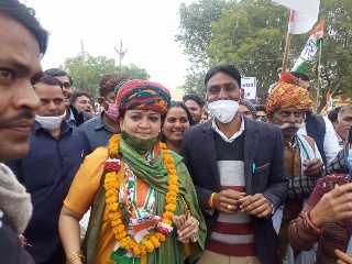 किसान बिल के विरोध व किसानों के समर्थन में राज्य मंत्री ममता भूपेश ने निकाली किसान समर्थन पैदल यात्रा  