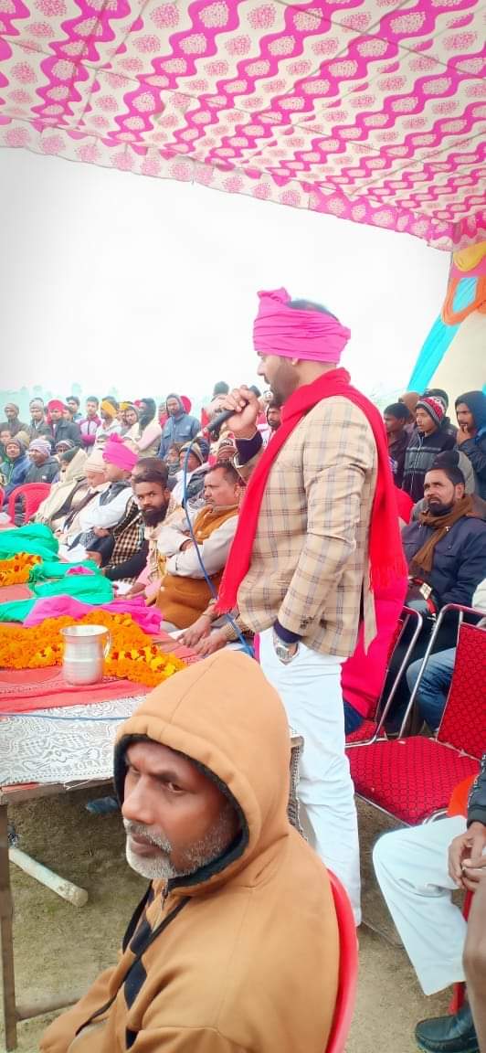 बिरवा में कुश्ती का उद्घाटन करते हुए ठेकेदार संघ के अध्यक्ष मनोज सिंह जी