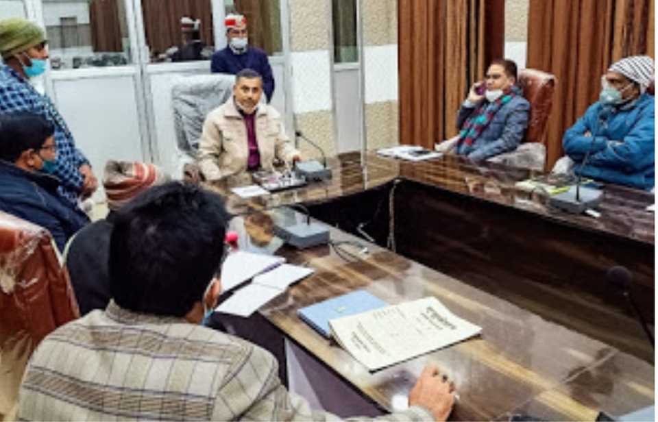 बलिया में सरकारी स्कूलों के लिए बनेगी पक्की सड़क, बीएसए ने मांगी रिपोर्ट