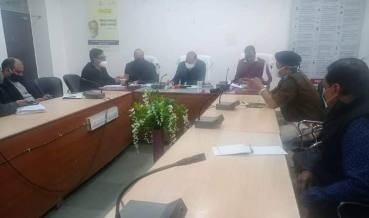 बिना रिफ्लेक्टर कोई वाहन सड़क पर नहीं दौड़ेगा- जिला कलेक्टर