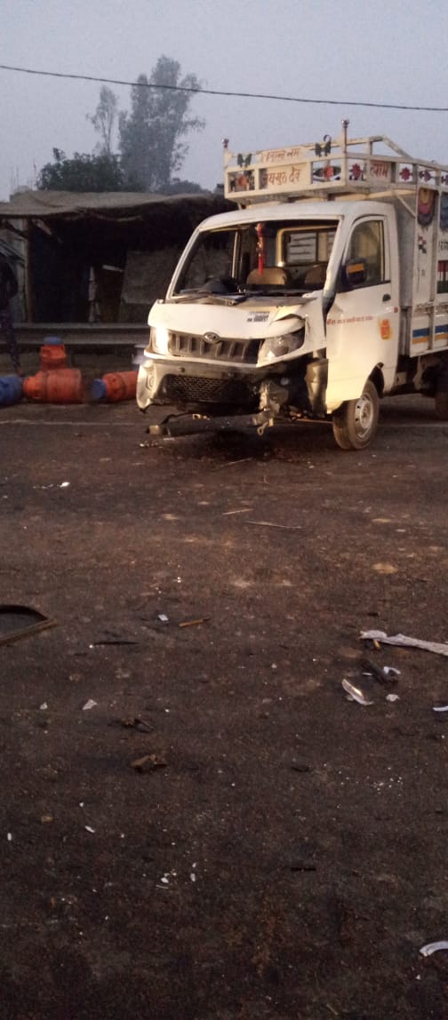 बहराइच के थाना कोतवाली देहात अंतर्गत धरसवां चौराहे पर पिकअप और बोलेरो में आमने सामने से हुई टक्कर।