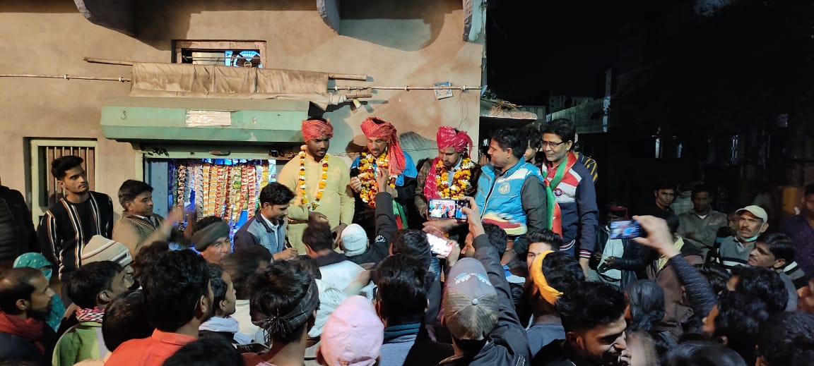 *उपनगर पुर में  वार्ड न.01 वार्ड नं. 02 व वार्ड नं. 03 के तीनो नगरपरिषद पार्षद प्रत्याशी का एक साथ किया जबरदस्त इस्तकबाल* 