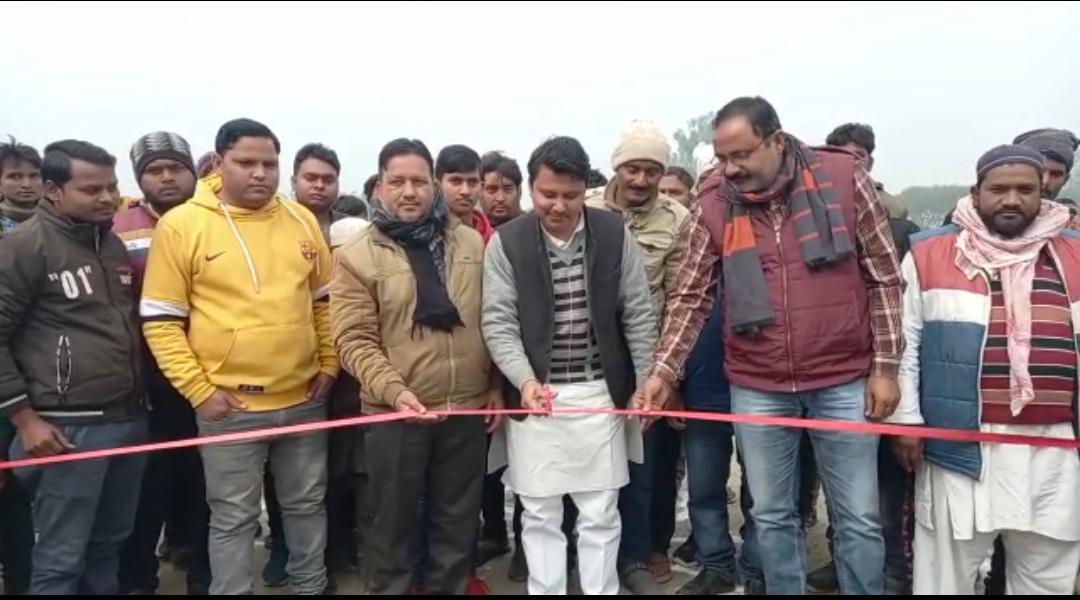 बहराइच ब्लाक चित्तौरा के रायपुर तुलसीपुर मलीहाबादी मैदान में क्रिकेट टूर्नामेंट का हुआ शुभारंभ,,,,,