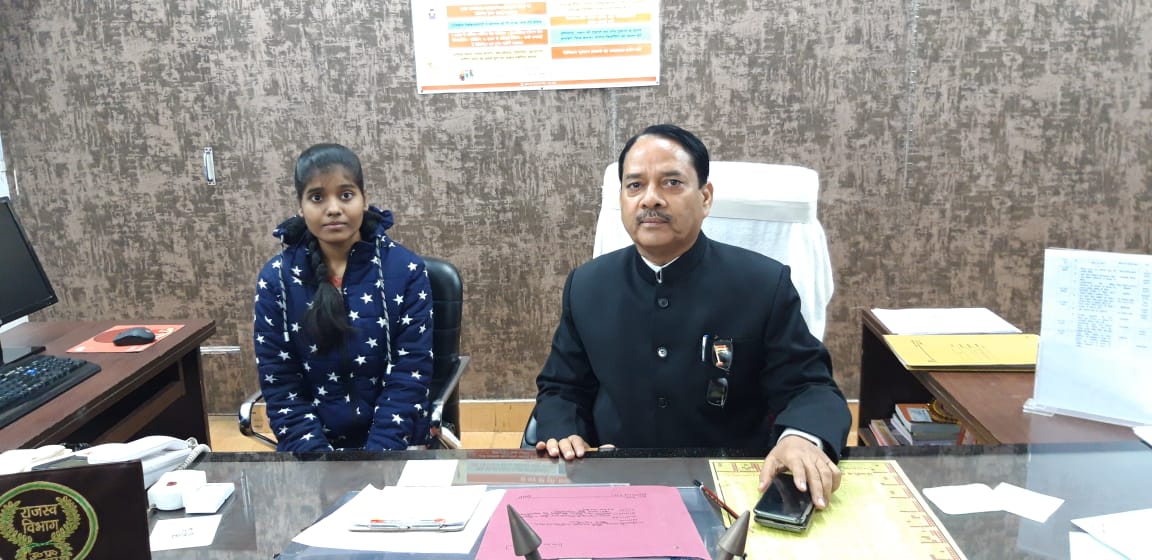 एक दिन की डीएम बनकर छात्रा अंशी ने कहा महिला सुरक्षा उसकी प्राथमिकता
