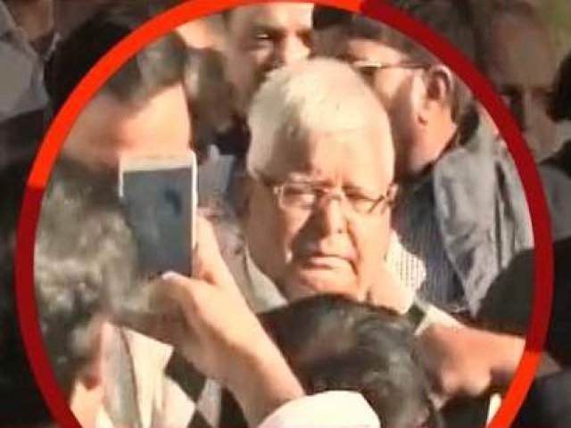 चारा घोटाला मामले में लालू दोषी करार, जेल में होगी नए साल की शुरुआत, कोर्ट के बाहर रोने लगे समर्थक