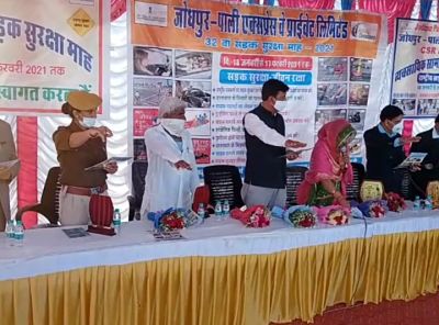 32वॉ सड़क सुरक्षा महा 2021रोहट प्रधान ने यातायात नियमों की जानकारी दी वह शपथ ग्रहण कराई 