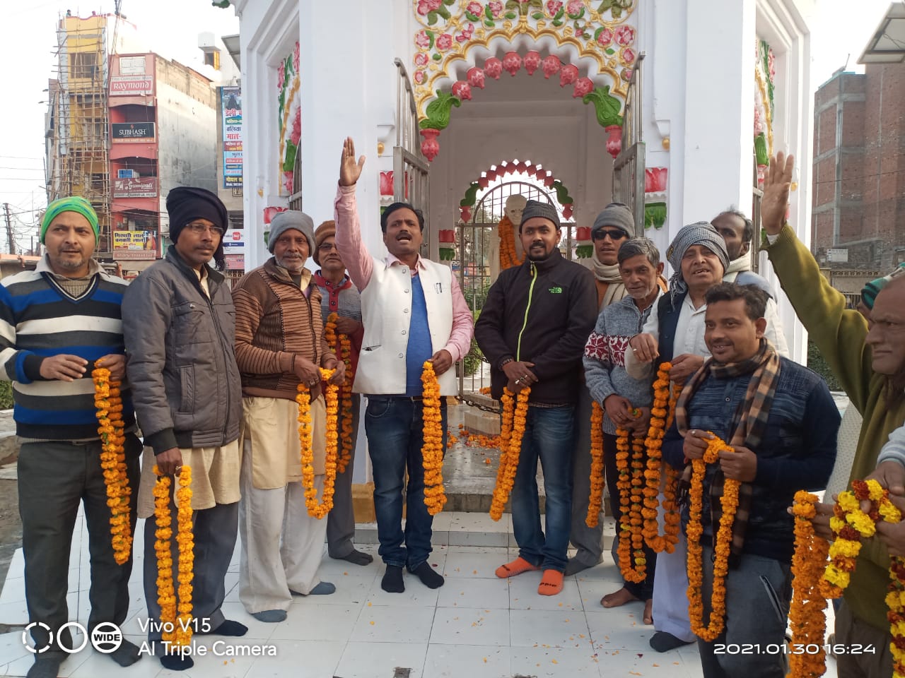 शहीद पार्क महात्मा गांधी के प्रतिमा पर माल्यार्पण कर  श्रद्धांजलि अर्पित किया गया
