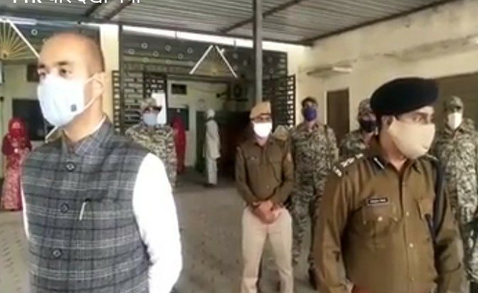 ओसिया तस्करों का पीछा करते वहत पुलिस  की गाड़ी पलटी 