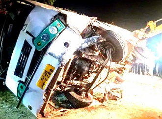 अवैध बजरी खनन व परिवहन के बाद सड़क पर पड़ी बजरी भी बनी दुर्घटना का कारण