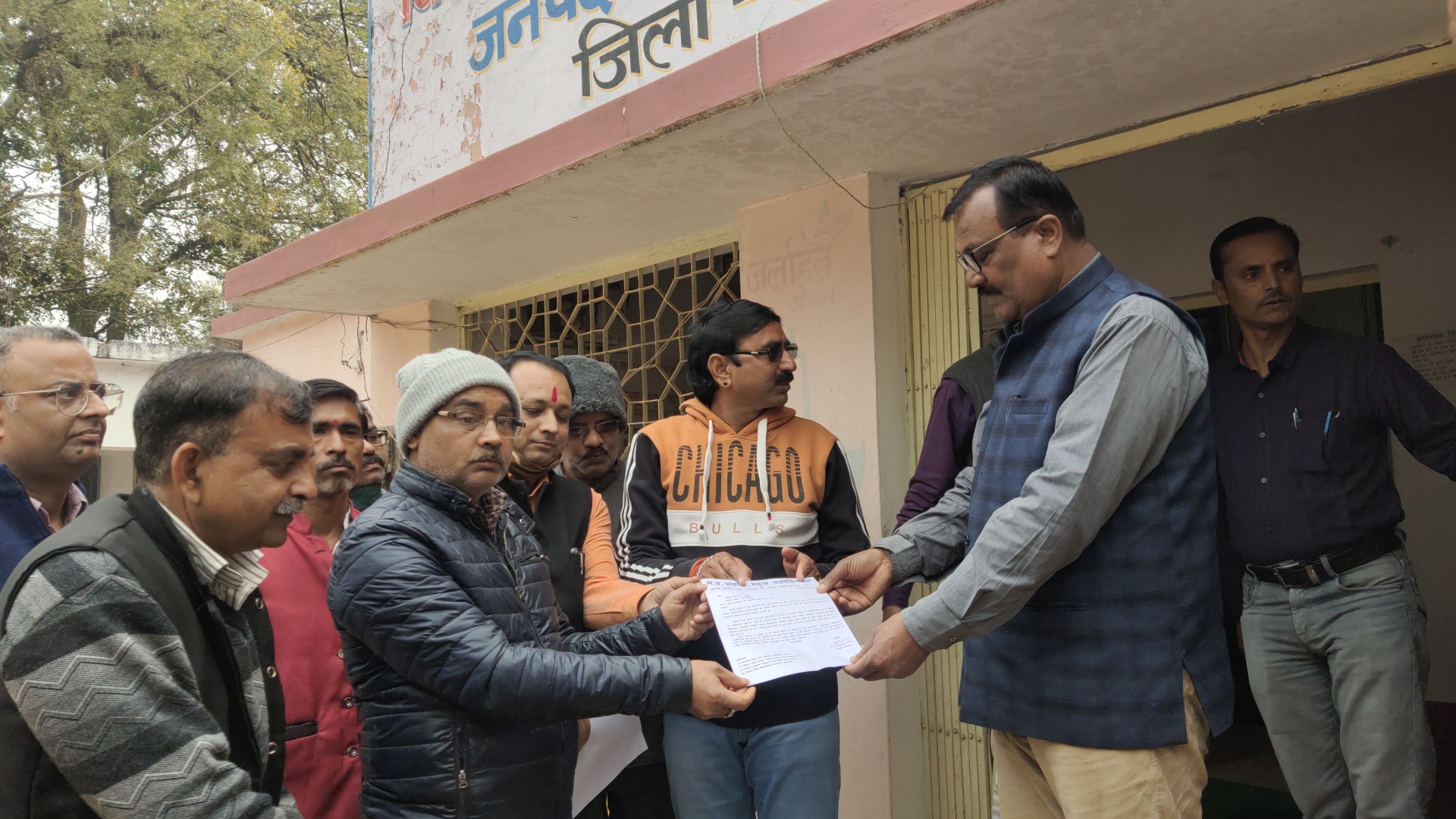 प्राइवेट स्कूल एसोसिएशन नौगांव ने बीआरसीसी को सौंपा ज्ञापन।