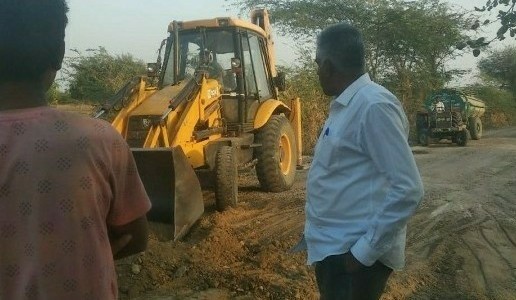 ग्राम पंचायत खाडी के हरा वास गांव में बरसाती पानी की निकासी हेतु उप सरपंच के प्रयासों से पाइप लाइन बिछाई गई 