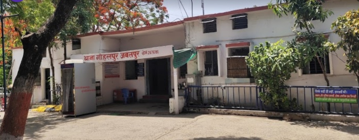 *पिस्टल खोंसकर आटो मे गैस भर रहा आरोपी युवक गिरफ्तार,  देशी 1 पिस्टल, 2 कारतूस, 2 सिलेण्डर, इलेक्ट्रानिक तौल कांटा एवं गैस रिफ्लिंग के 9 हजार रूपये जप्त