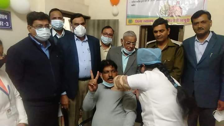 कोरोना वैक्सीन पूरी तरह सुरक्षित है। आइए हम सब वैक्सीन लगवाए और कोरोना को भगाएं ।।