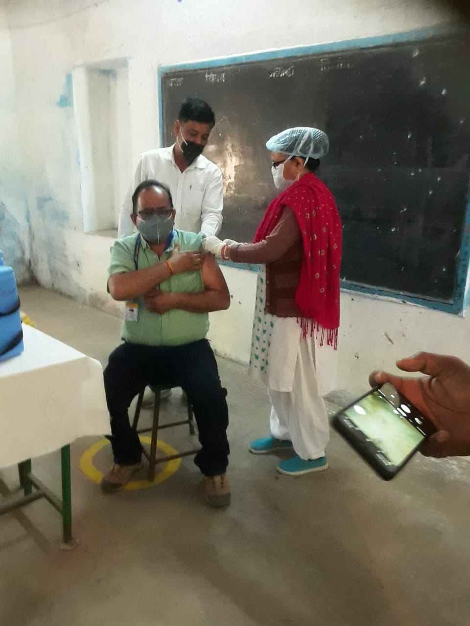 रोहट क्षेत्र के पंचायती राज्य के अधिकारी कर्मियों के कोराना वैक्सीन के टीके लगाए गए